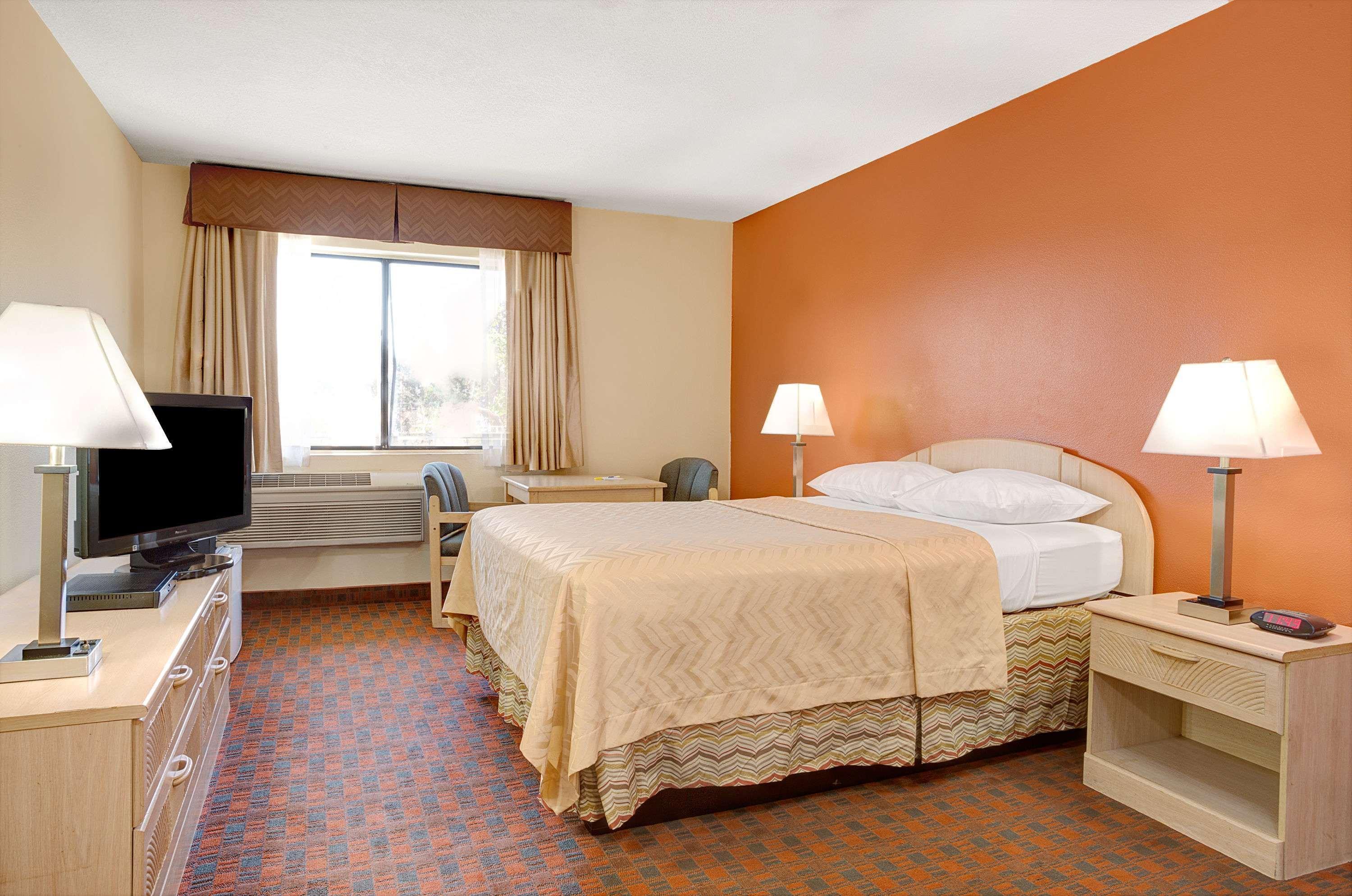 Days Inn By Wyndham Woodland Ngoại thất bức ảnh