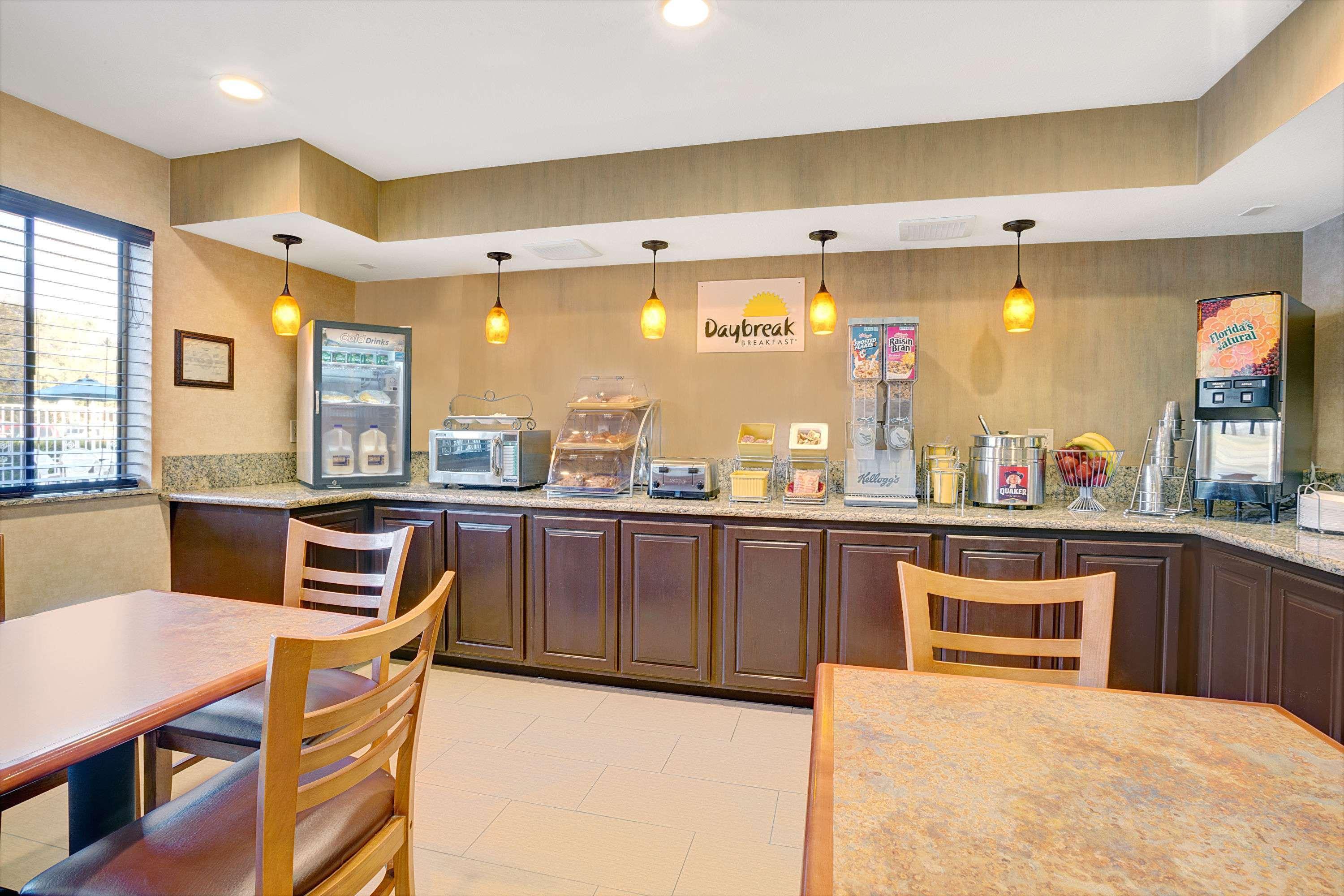 Days Inn By Wyndham Woodland Ngoại thất bức ảnh