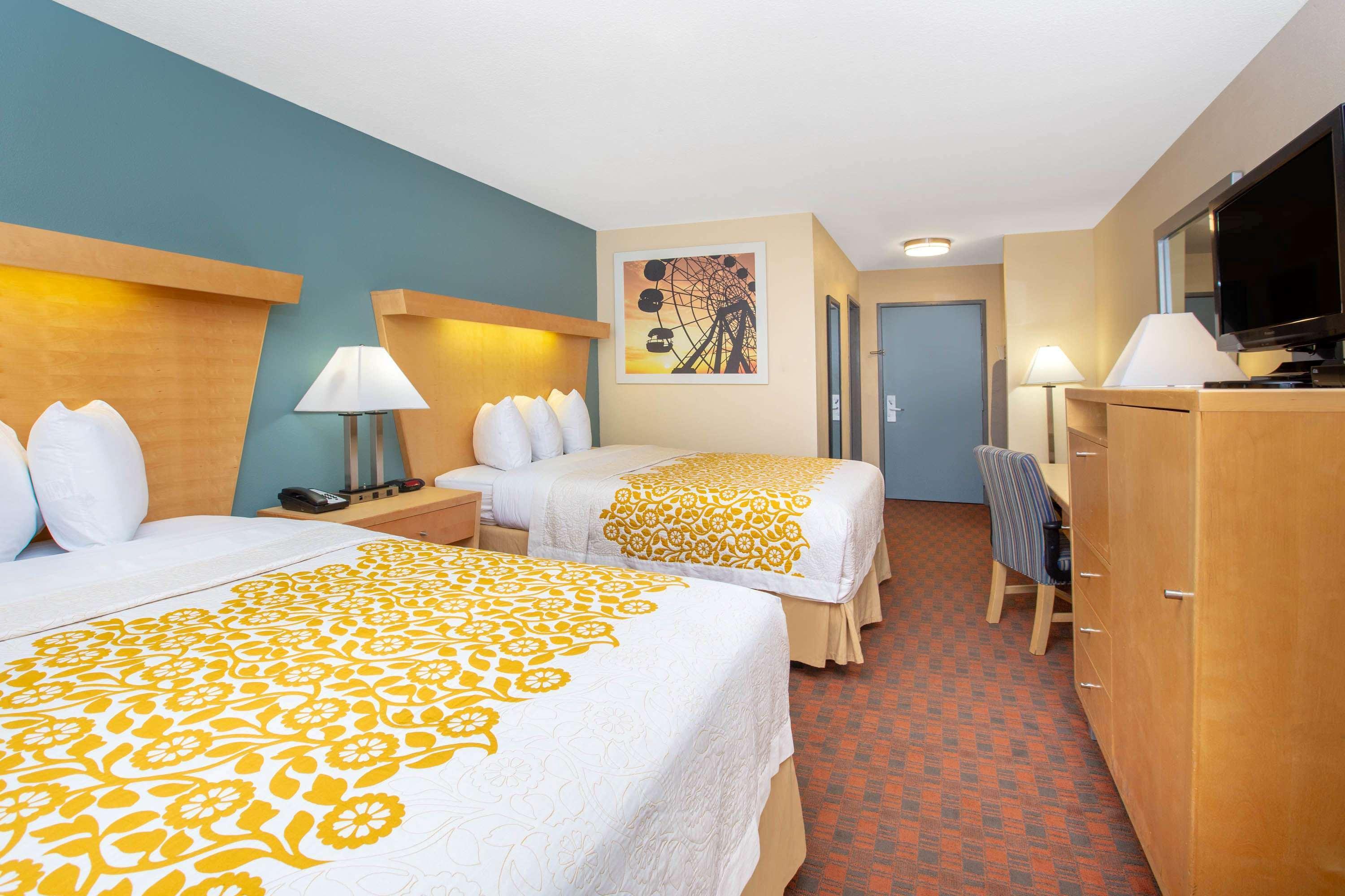 Days Inn By Wyndham Woodland Ngoại thất bức ảnh
