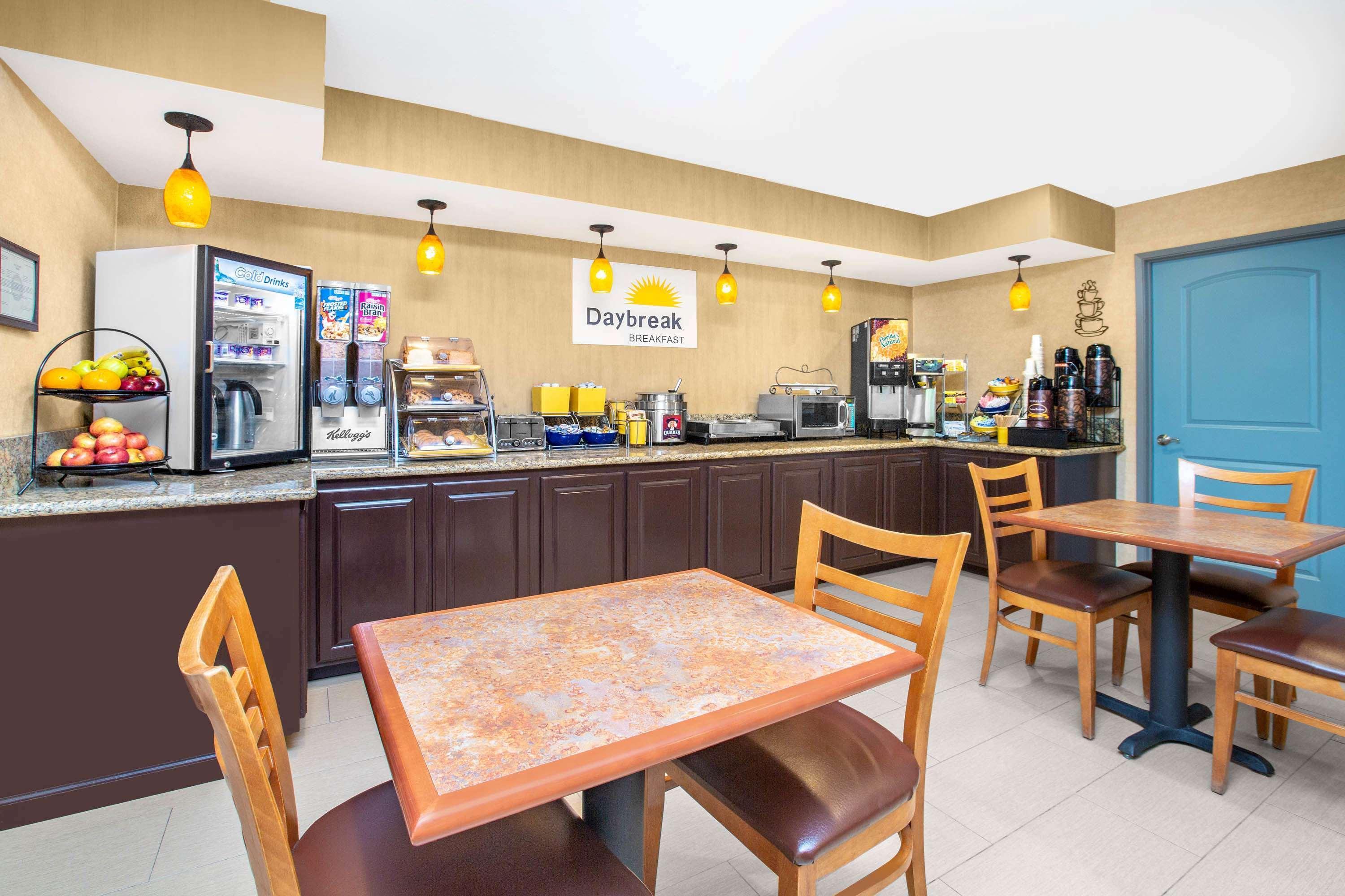 Days Inn By Wyndham Woodland Ngoại thất bức ảnh